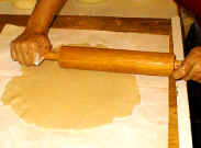 piecrust_rollout2.jpg (30378 bytes)